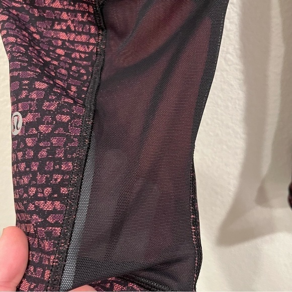 Lululemon Outrun 17" Crop leggings Shatter Weave Dust Coral Plum / Black size 8 - Picture 5 of 10